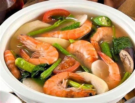  Sinigang na Hipon: Ein süßer und saurer Meeresfrüchte-Eintopf, der deine Geschmacksknospen zum Tanzen bringt!